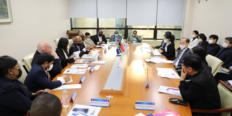 Delegation of the Standing Committee on Appropriations of the Parliament of the Republic of South Africa visit the National Assembly Research Service