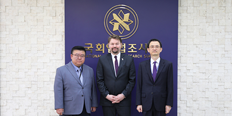 The Director of the Parliamentary Institute of the Chamber of Duties of the Czech Republic Visits the National Assembly Research Service Read more
