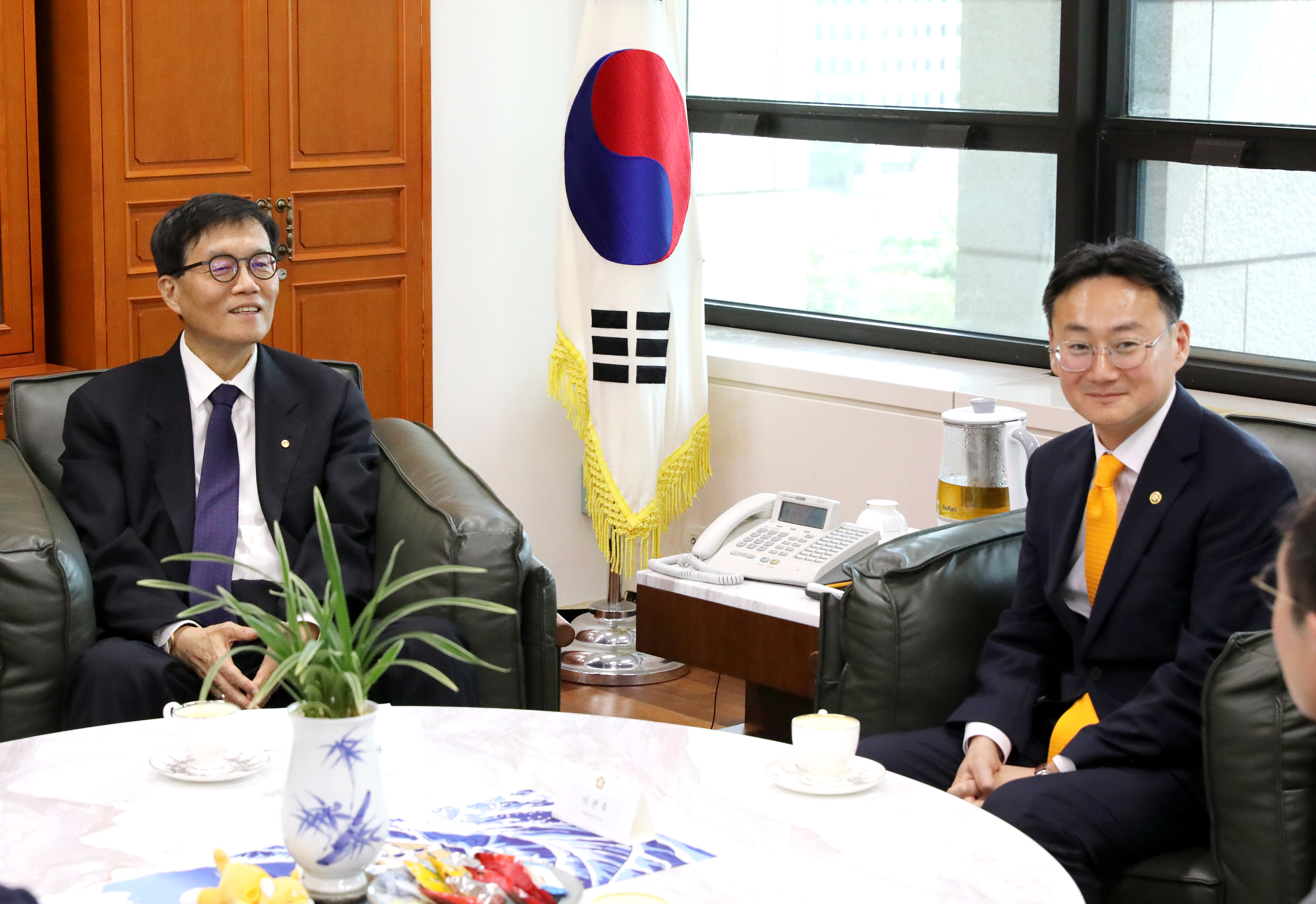 	<br/>한국은행과 상호협력을 위한 업무협약 체결